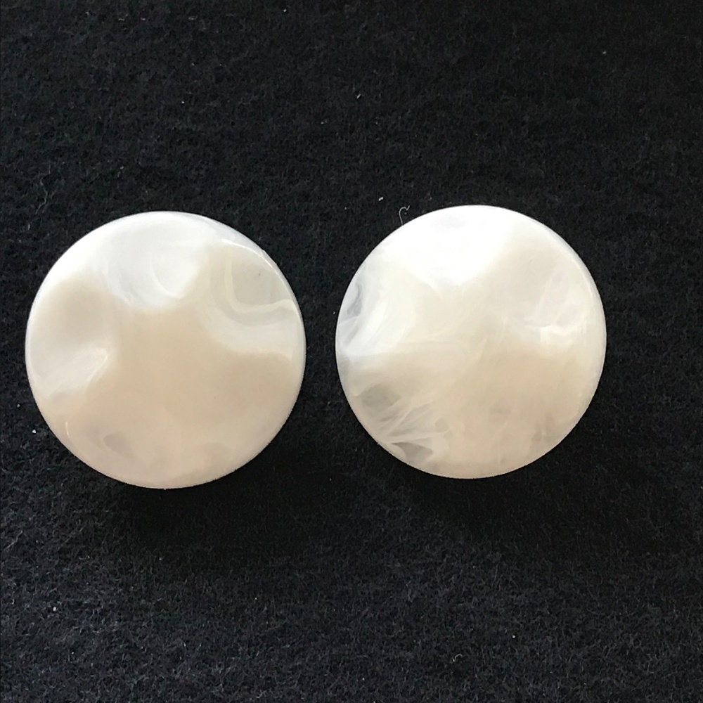 Vintage Cream/White Clip-on Button Earrings